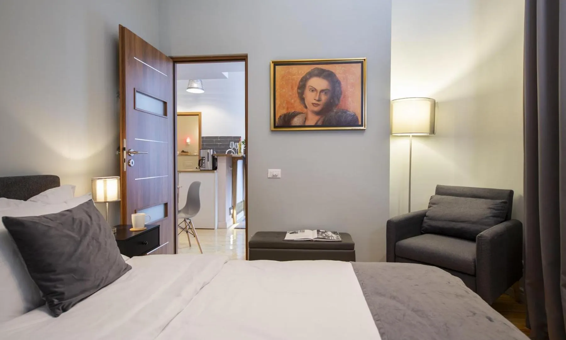アパート Athenaeum Spacious& Cozy 1Br Prime Location W Balcony ブカレスト ルーマニア